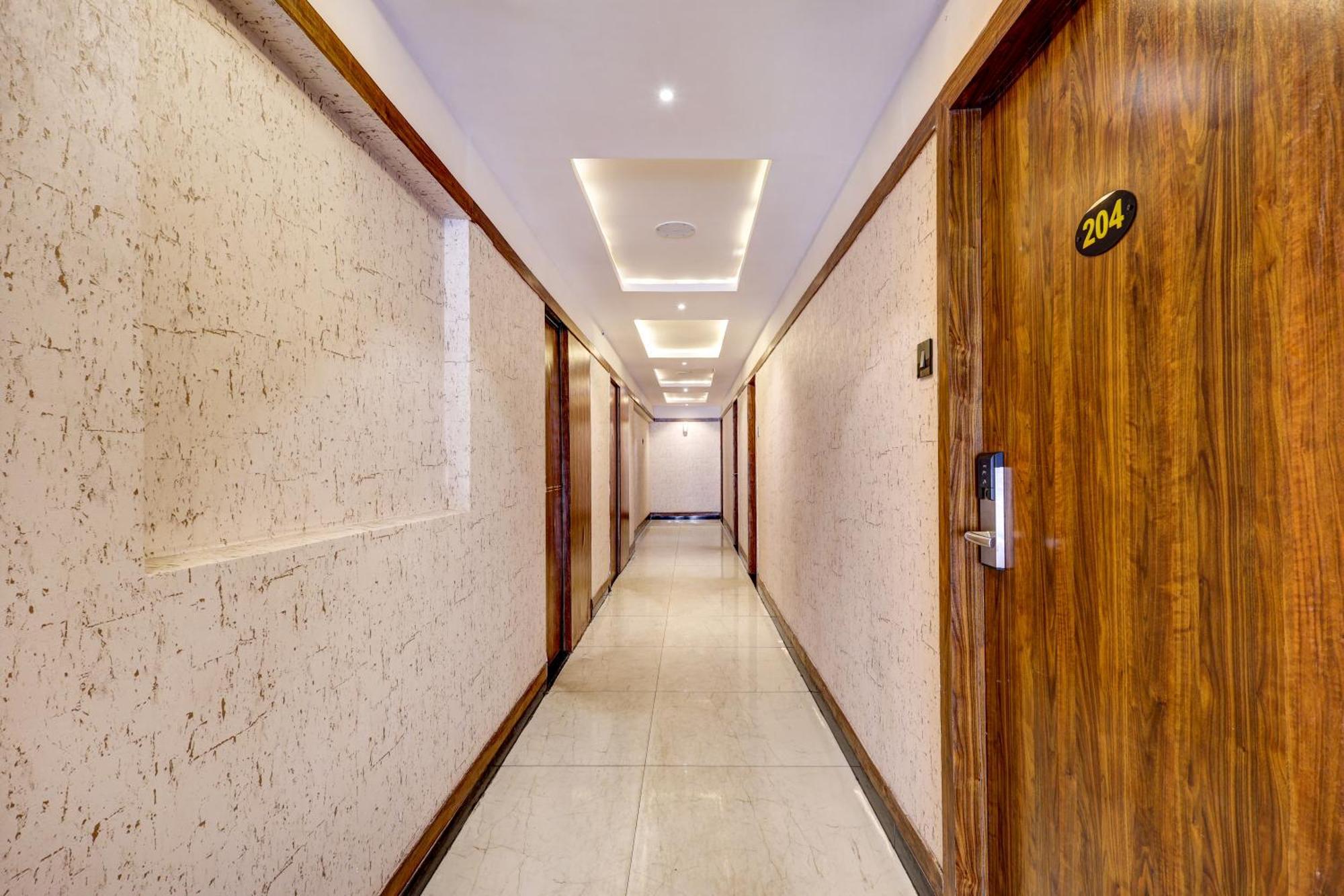 Treebo Blak & Wite Rk Beach Visakhapatnam Exterior photo