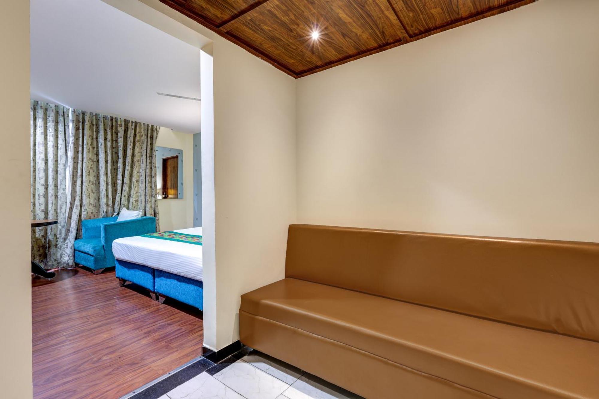 Treebo Blak & Wite Rk Beach Visakhapatnam Exterior photo