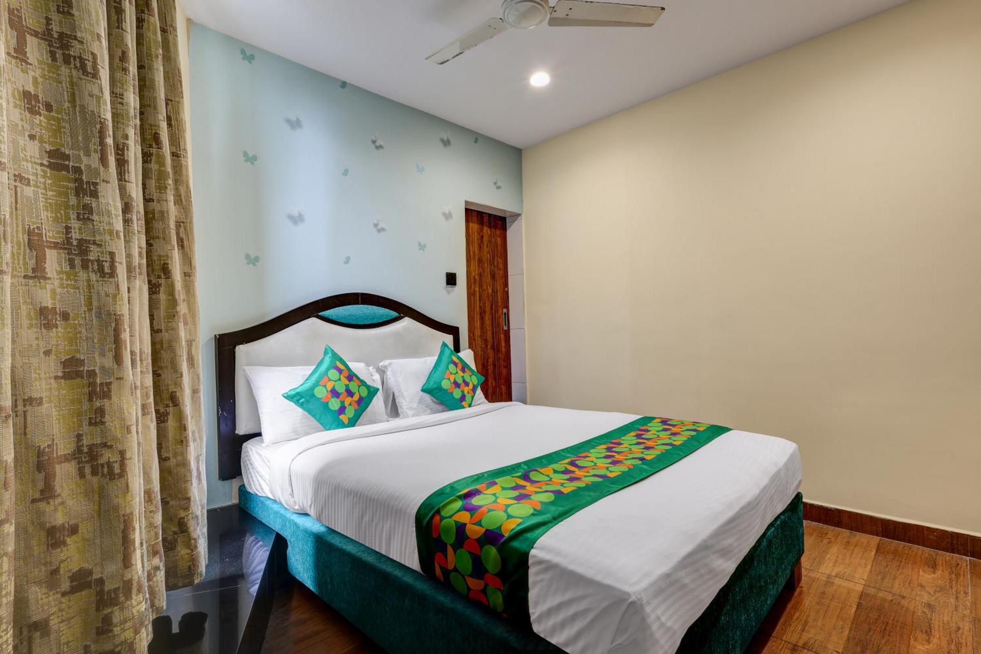 Treebo Blak & Wite Rk Beach Visakhapatnam Exterior photo
